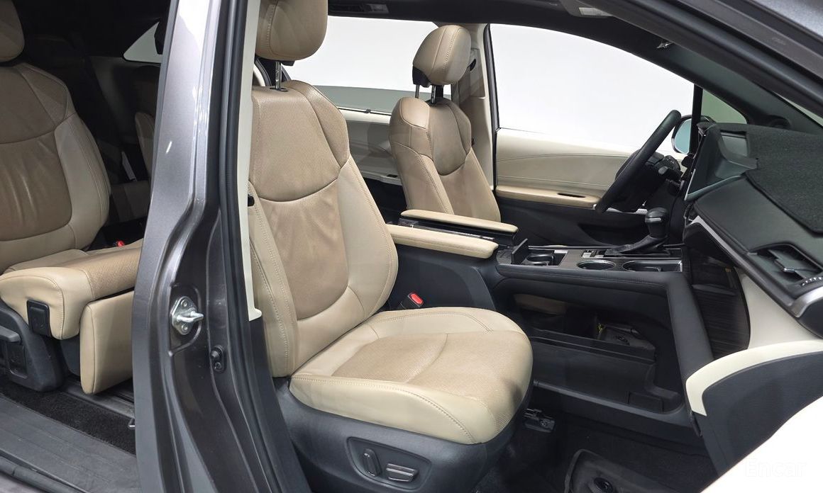 2021 Toyota Sienna IV 2.5 Hybrid 2WD с пробегом 67 389 км