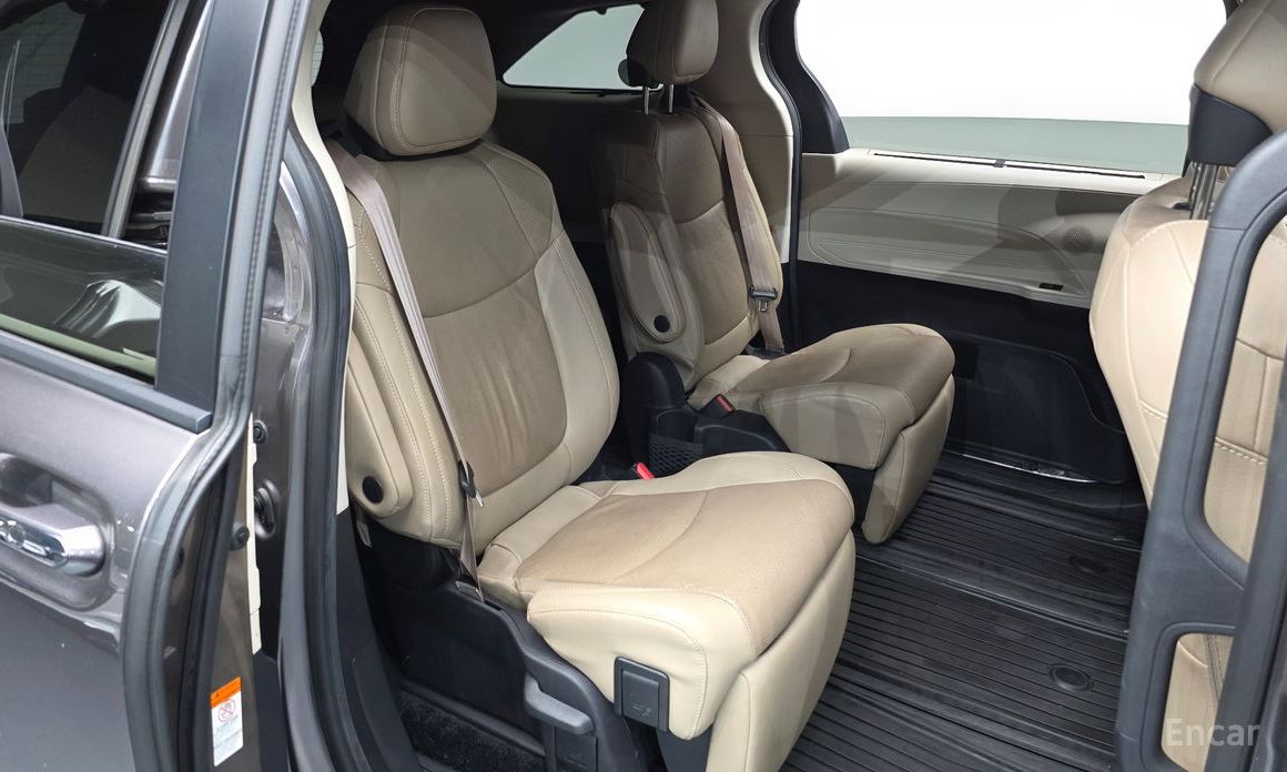 2021 Toyota Sienna IV 2.5 Hybrid 2WD с пробегом 67 389 км