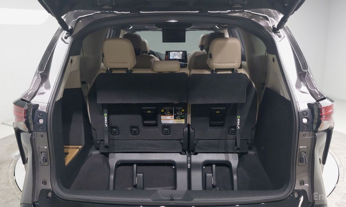 2022 Toyota Sienna IV 2.5 Hybrid 2WD с пробегом 17 131 км