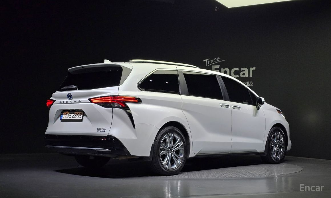 2023 Toyota Sienna IV 2.5 Hybrid 2WD с пробегом 12 363 км