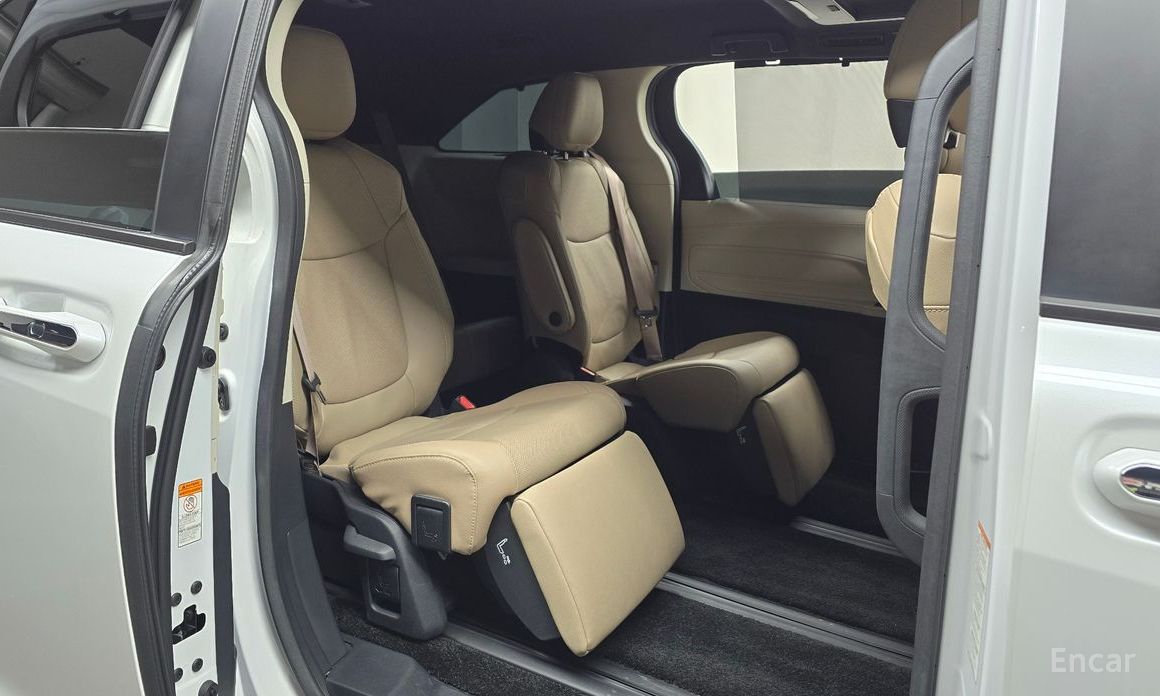 2023 Toyota Sienna IV 2.5 Hybrid 2WD с пробегом 12 363 км