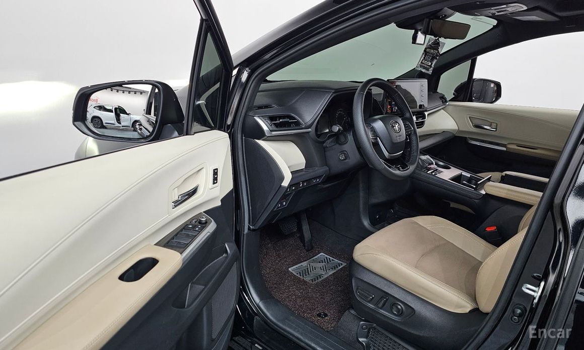 2023 Toyota Sienna IV 2.5 Hybrid 2WD с пробегом 28 552 км