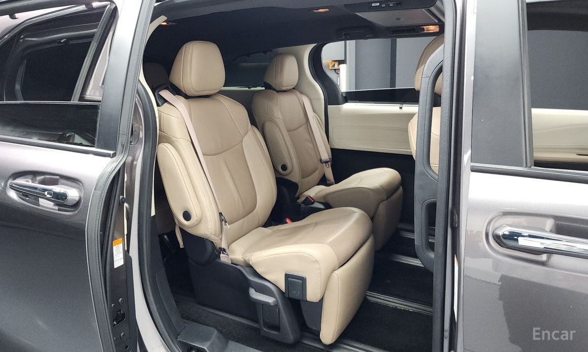 2023 Toyota Sienna IV 2.5 Hybrid AWD с пробегом 73 551 км