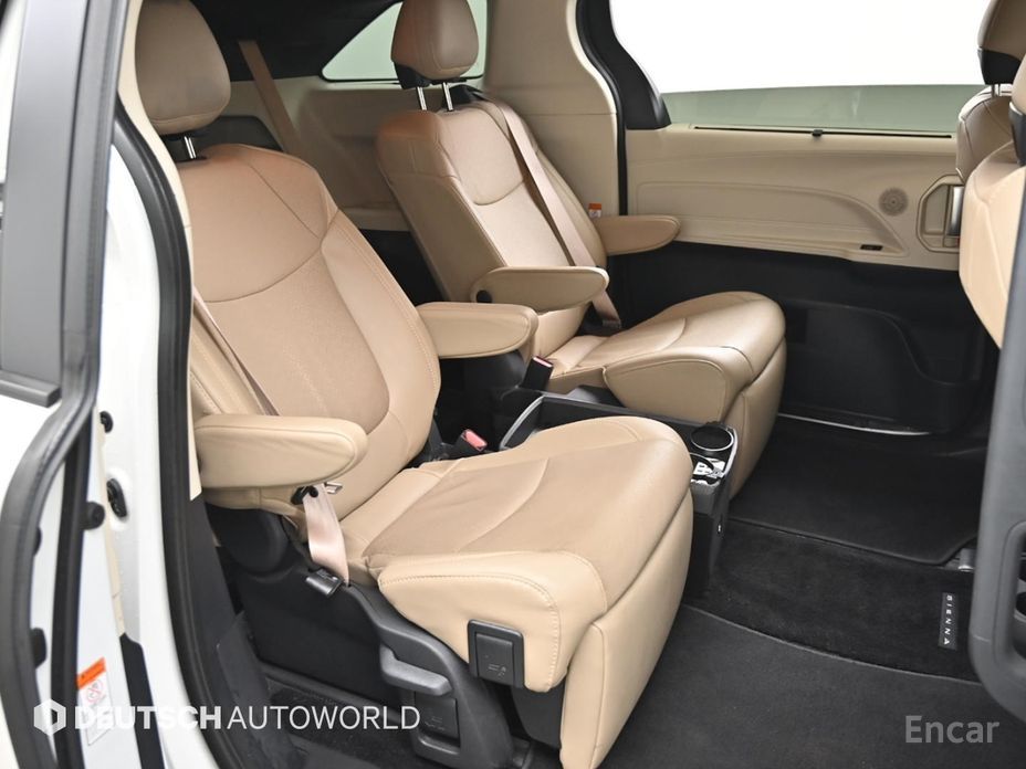 2021 Toyota Sienna IV 2.5 Hybrid 2WD с пробегом 38 000 км