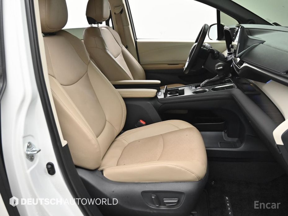 2021 Toyota Sienna IV 2.5 Hybrid 2WD с пробегом 38 000 км