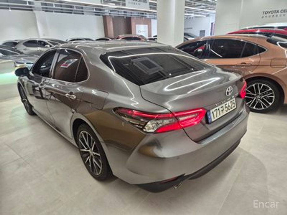 2023 Toyota Camry VIII (XV70) Рестайлинг 2.5 XLE Hybrid с пробегом 41 500 км