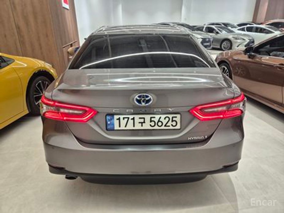 2023 Toyota Camry VIII (XV70) Рестайлинг 2.5 XLE Hybrid с пробегом 41 500 км