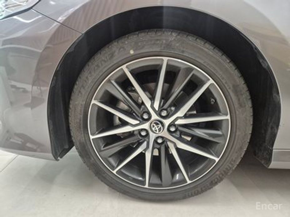 2023 Toyota Camry VIII (XV70) Рестайлинг 2.5 XLE Hybrid с пробегом 41 500 км