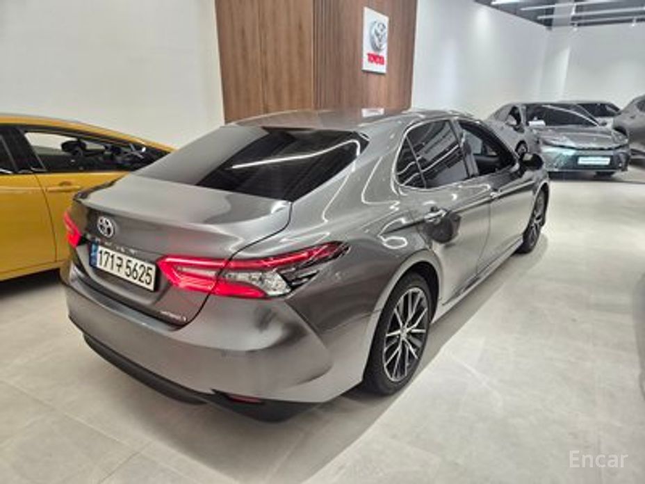 2023 Toyota Camry VIII (XV70) Рестайлинг 2.5 XLE Hybrid с пробегом 41 500 км