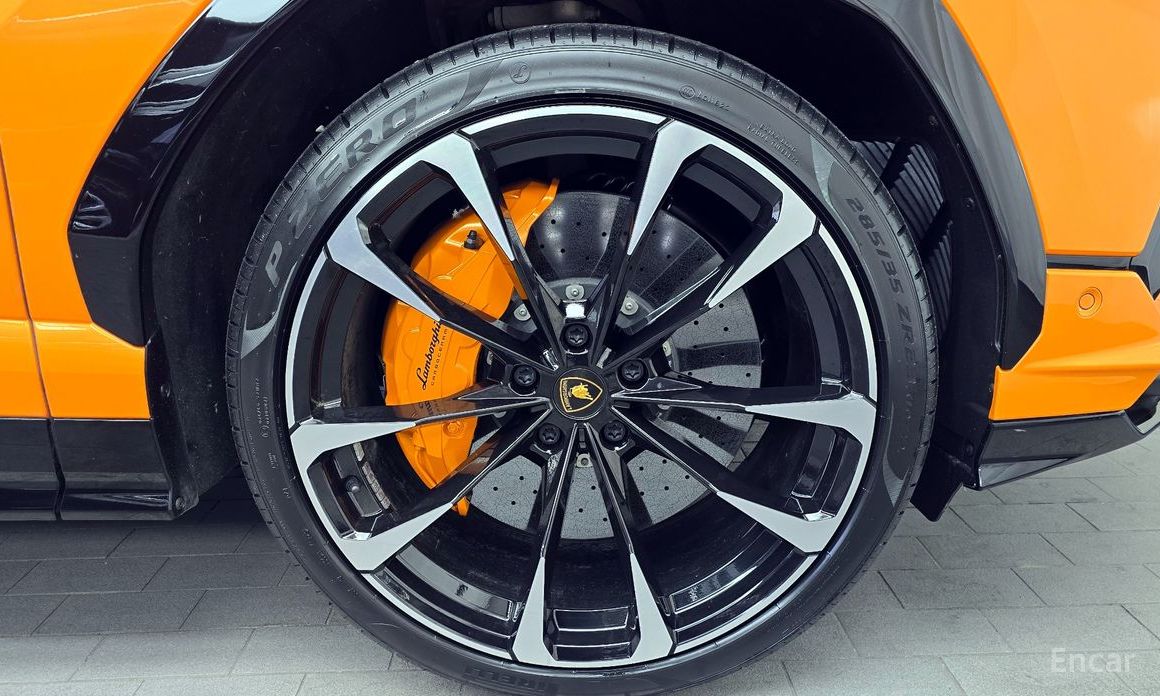 2024 Lamborghini Urus I Рестайлинг 4.0 V8 S с пробегом 14 945 км