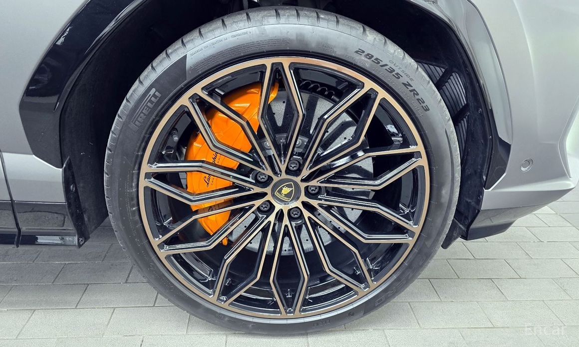 2025 Lamborghini Urus I Рестайлинг 4.0 V8 SE с пробегом 2 611 км
