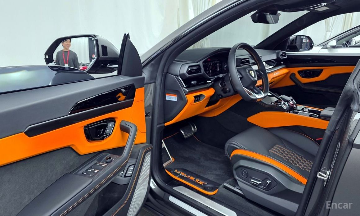 2025 Lamborghini Urus I Рестайлинг 4.0 V8 SE с пробегом 2 611 км