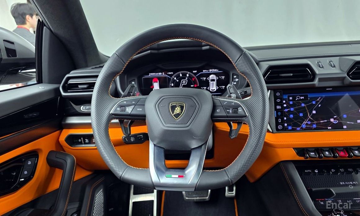 2025 Lamborghini Urus I Рестайлинг 4.0 V8 SE с пробегом 2 611 км
