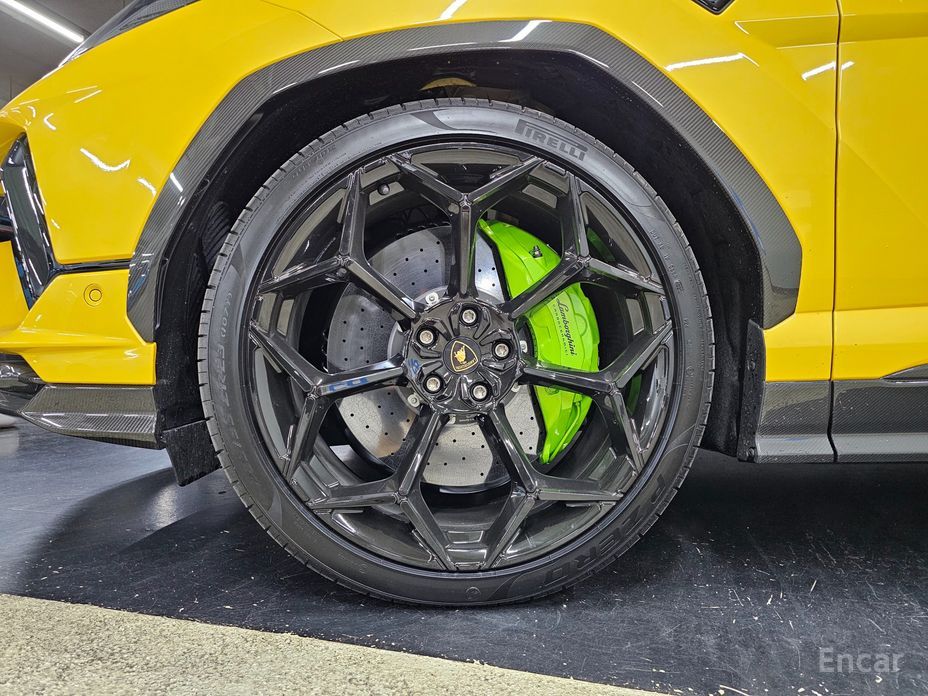 2024 Lamborghini Urus I Рестайлинг 4.0 V8 Performante с пробегом 630 км