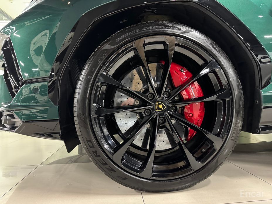 2024 Lamborghini Urus I Рестайлинг 4.0 V8 S с пробегом 6 500 км