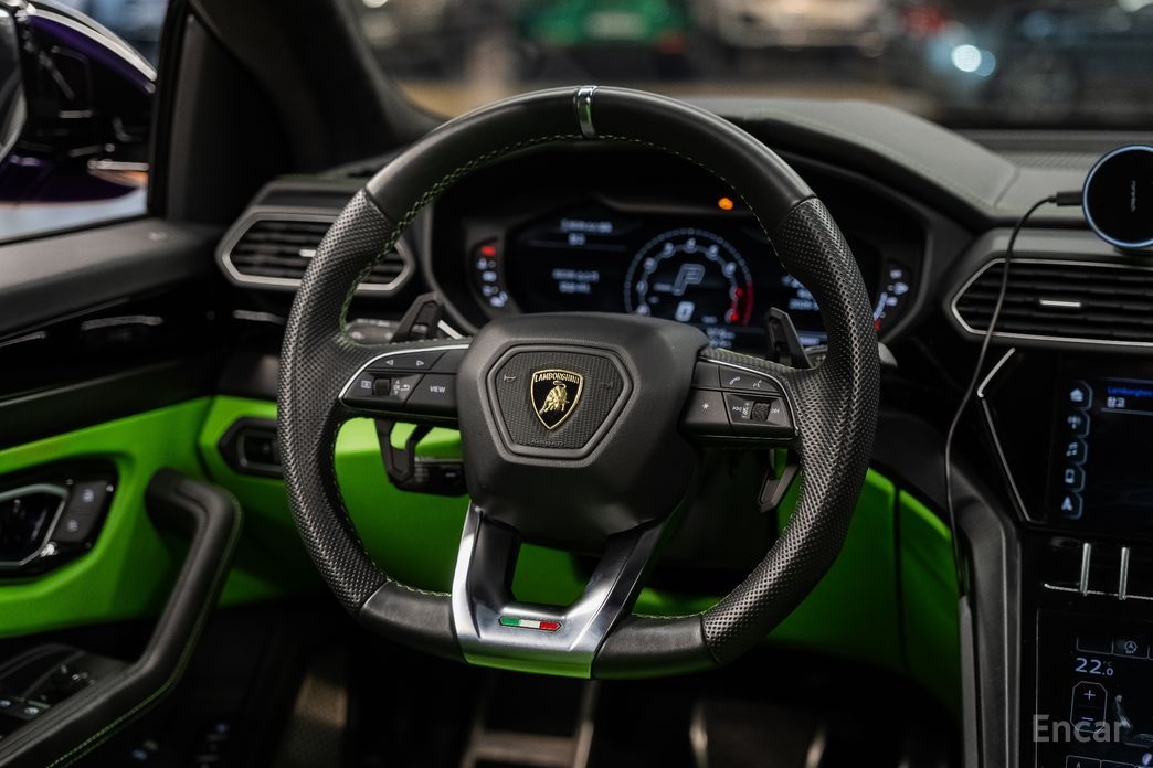 2022 Lamborghini Urus I Рестайлинг 4.0 V8 с пробегом 9 500 км