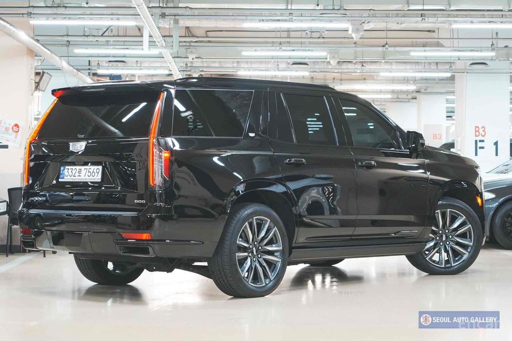 2023 Cadillac Escalade V 6.2 Sports Platinum с пробегом 13 000 км