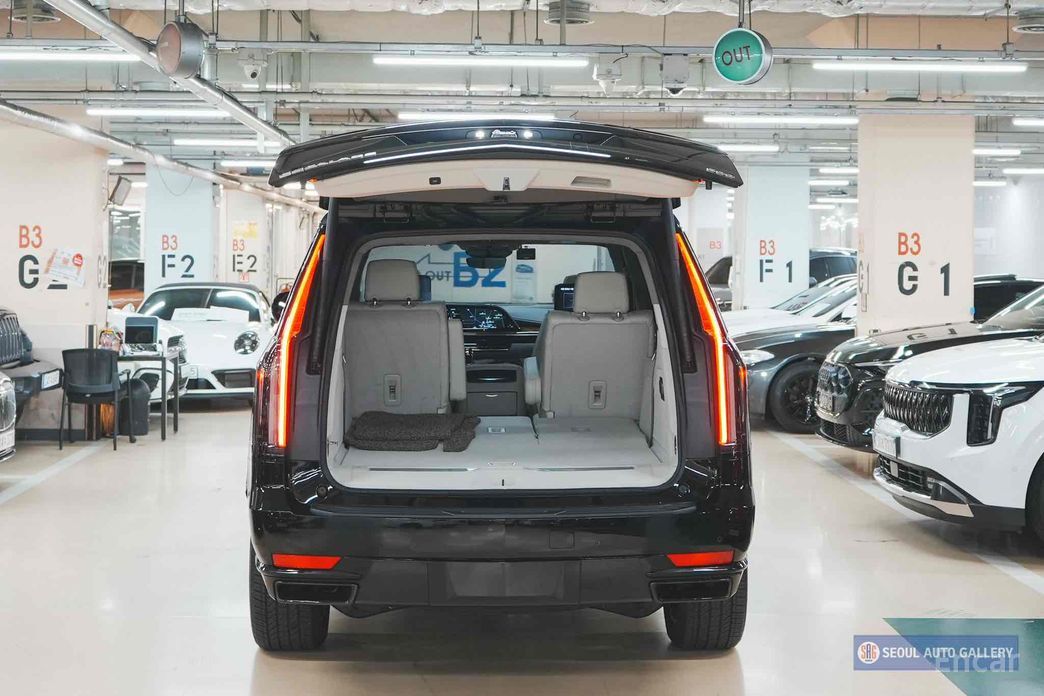 2023 Cadillac Escalade V 6.2 Sports Platinum с пробегом 13 000 км