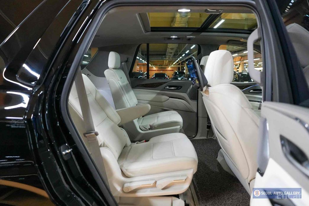 2023 Cadillac Escalade V 6.2 Sports Platinum с пробегом 13 000 км