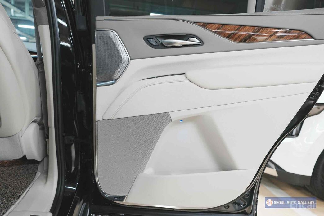 2023 Cadillac Escalade V 6.2 Sports Platinum с пробегом 13 000 км