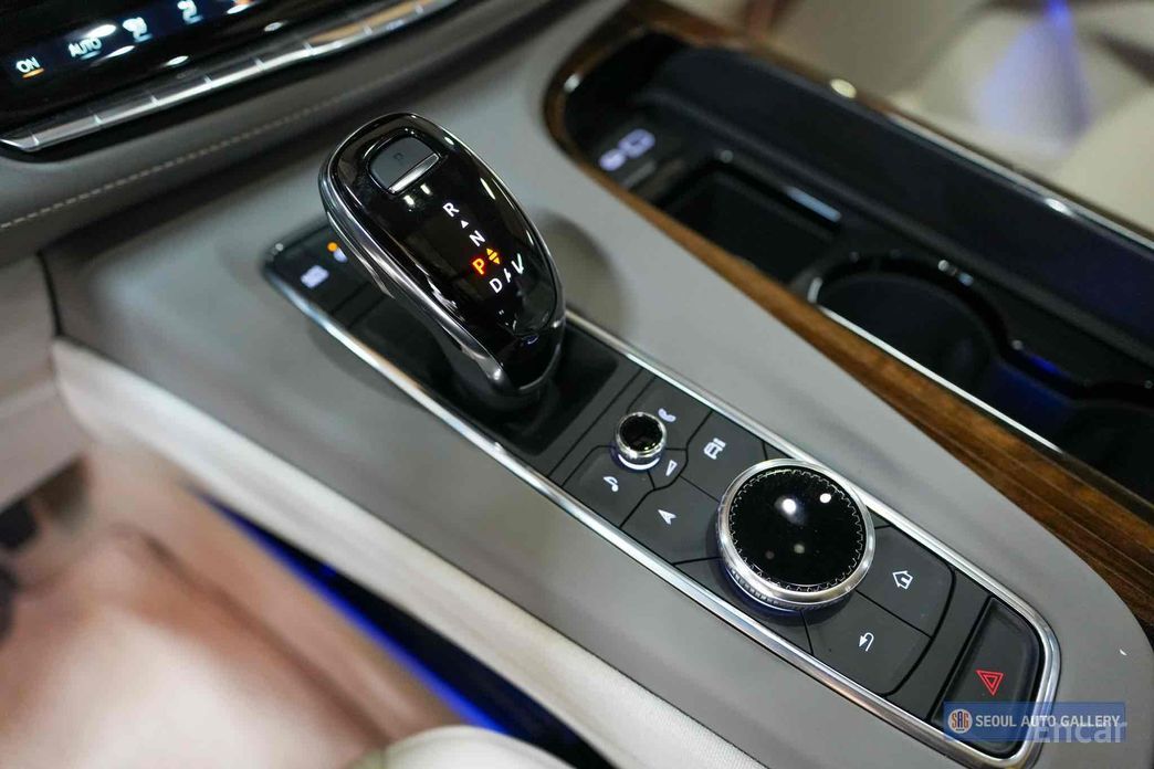 2023 Cadillac Escalade V 6.2 Sports Platinum с пробегом 13 000 км