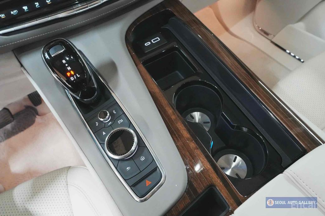 2023 Cadillac Escalade V 6.2 Sports Platinum с пробегом 13 000 км