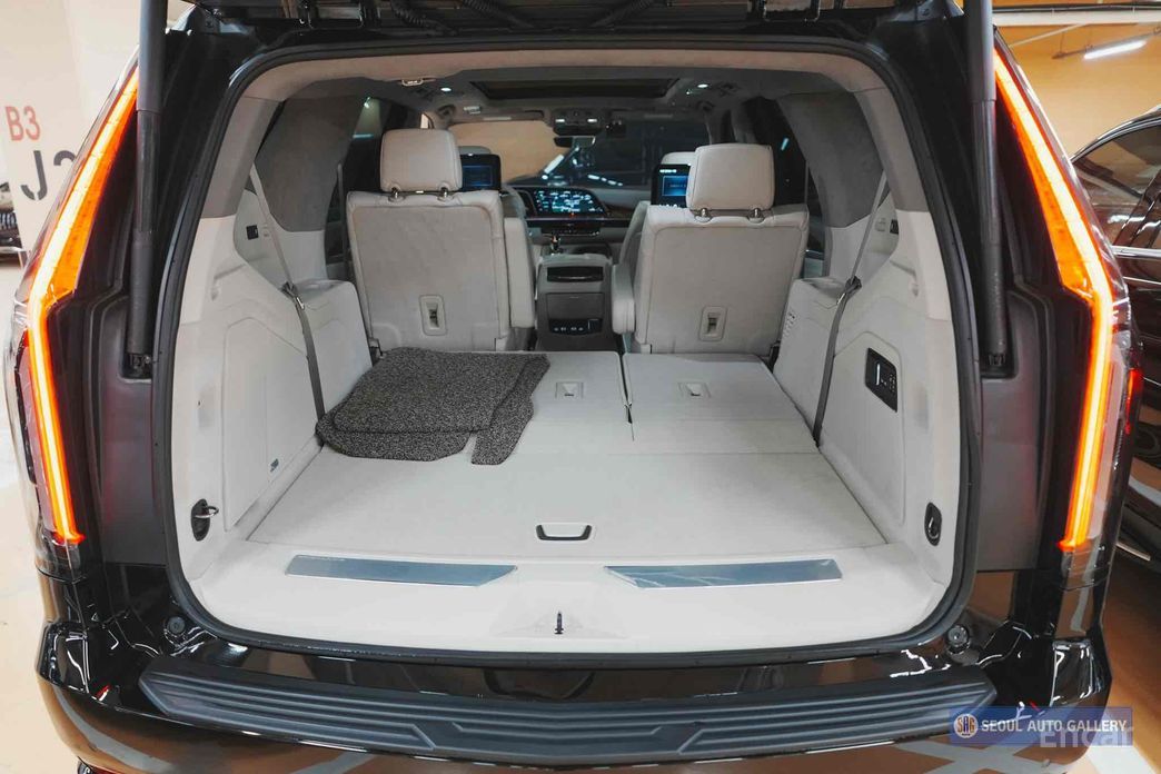2023 Cadillac Escalade V 6.2 Sports Platinum с пробегом 13 000 км