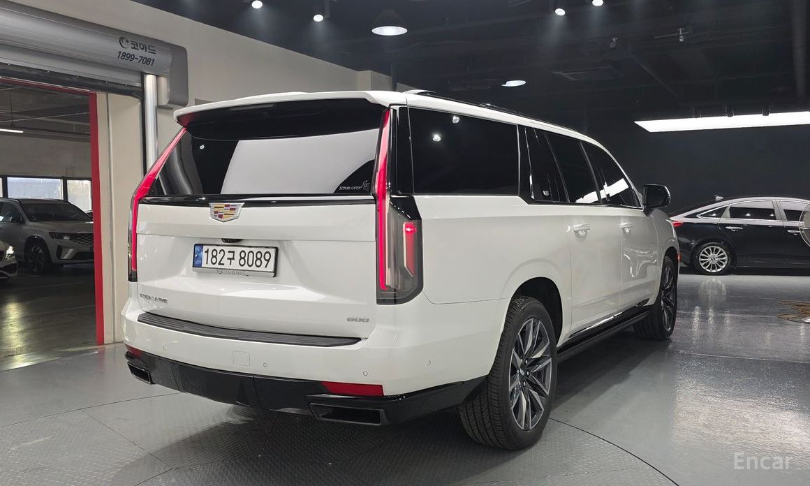 2023 Cadillac Escalade V 6.2 ESV ESV Sports Platinum с пробегом 11 775 км