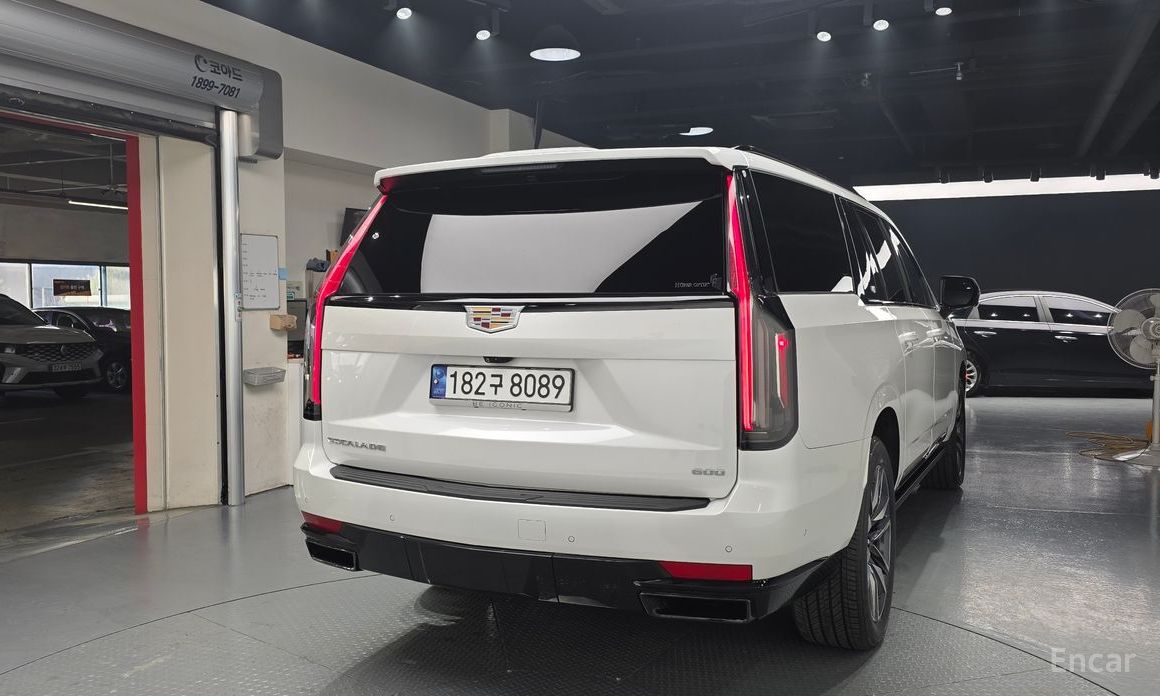 2023 Cadillac Escalade V 6.2 ESV ESV Sports Platinum с пробегом 11 775 км