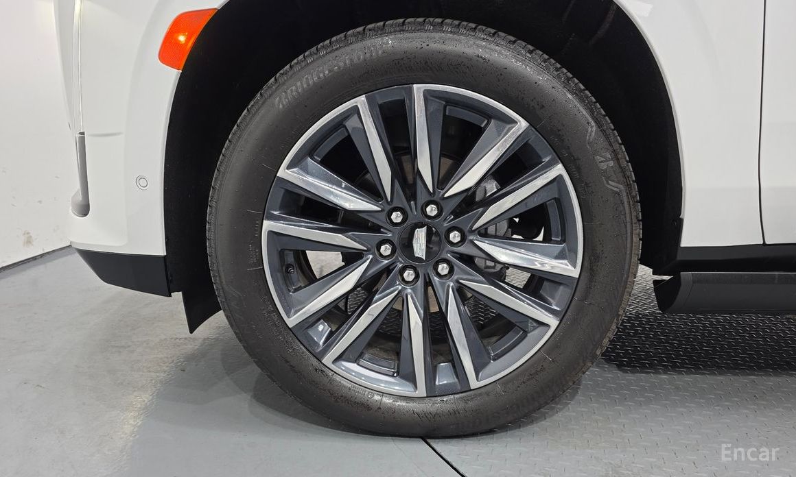 2023 Cadillac Escalade V 6.2 ESV ESV Sports Platinum с пробегом 11 775 км
