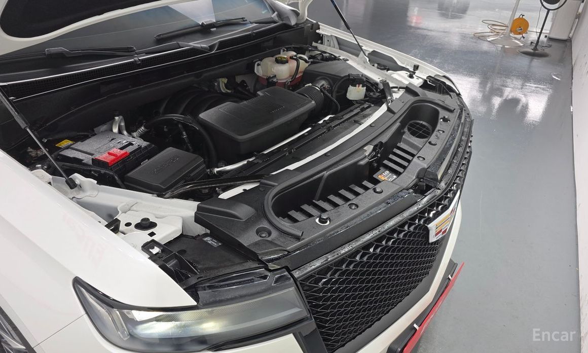 2023 Cadillac Escalade V 6.2 ESV ESV Sports Platinum с пробегом 11 775 км