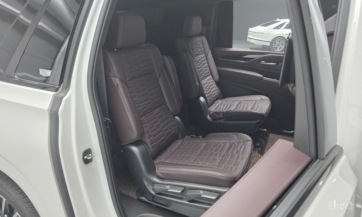2023 Cadillac Escalade V 6.2 ESV ESV Sports Platinum с пробегом 11 775 км