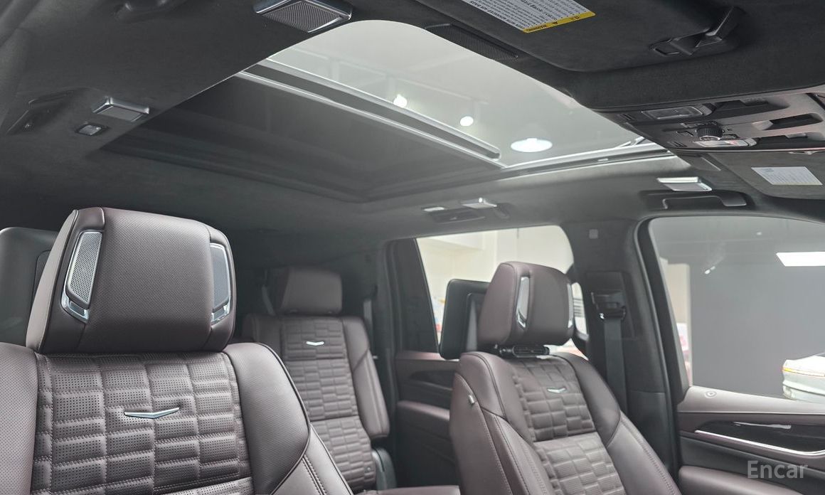 2023 Cadillac Escalade V 6.2 ESV ESV Sports Platinum с пробегом 11 775 км
