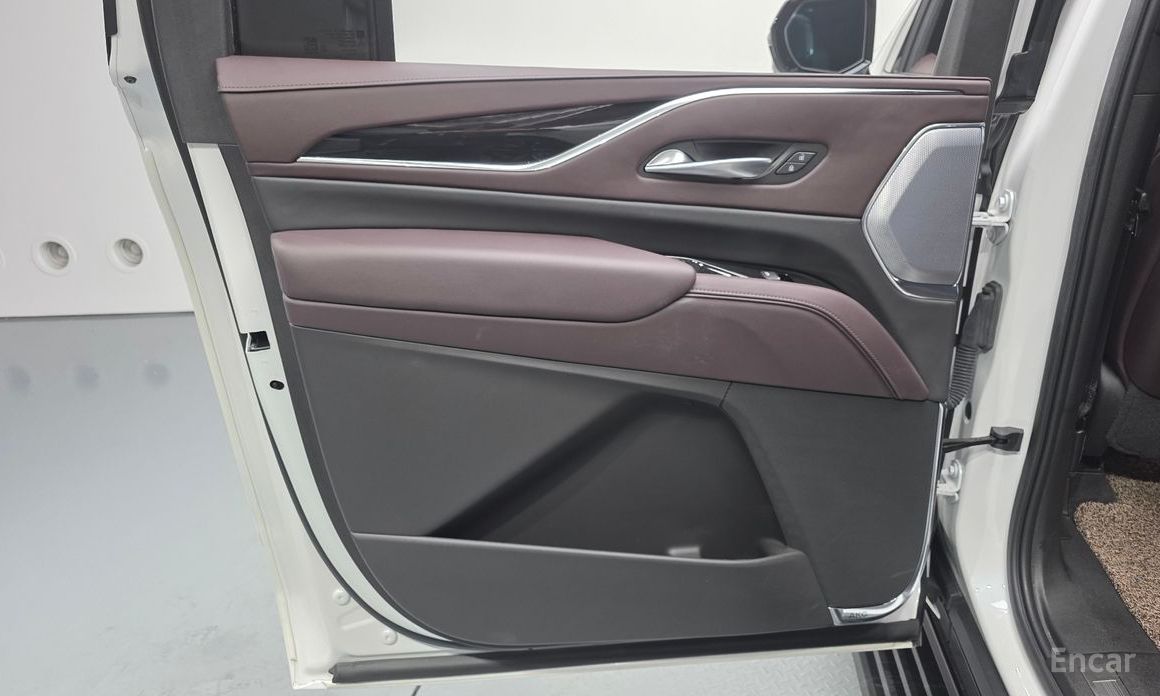 2023 Cadillac Escalade V 6.2 ESV ESV Sports Platinum с пробегом 11 775 км