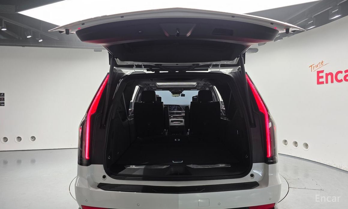2023 Cadillac Escalade V 6.2 ESV ESV Sports Platinum с пробегом 11 775 км