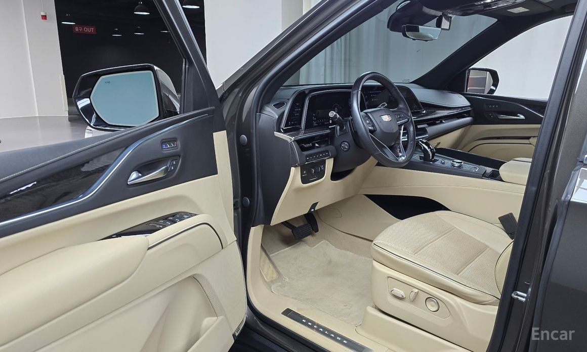 2021 Cadillac Escalade V 6.2 ESV ESV Sports Platinum с пробегом 74 400 км