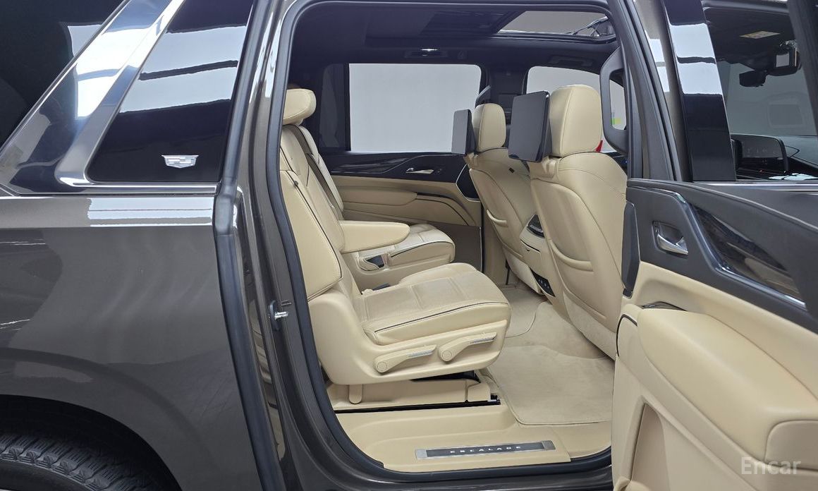 2021 Cadillac Escalade V 6.2 ESV ESV Sports Platinum с пробегом 74 400 км