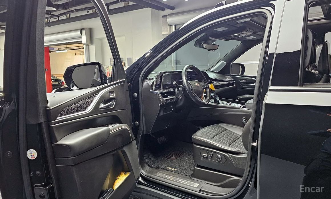 2022 Cadillac Escalade V 6.2 Sports Platinum с пробегом 27 583 км