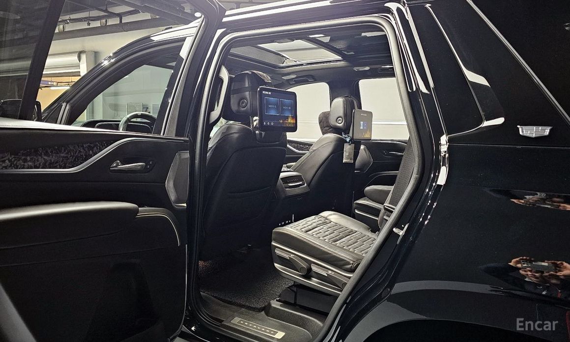 2022 Cadillac Escalade V 6.2 Sports Platinum с пробегом 27 583 км