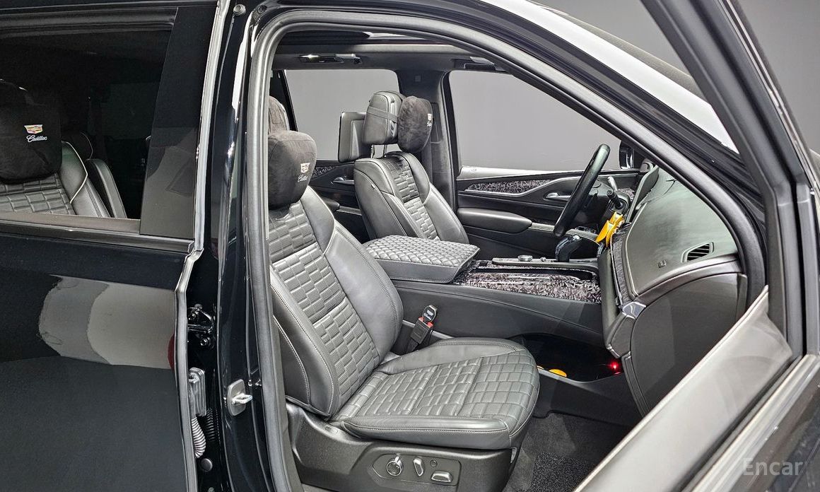 2022 Cadillac Escalade V 6.2 Sports Platinum с пробегом 27 583 км