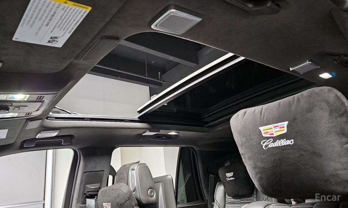 2022 Cadillac Escalade V 6.2 Sports Platinum с пробегом 27 583 км