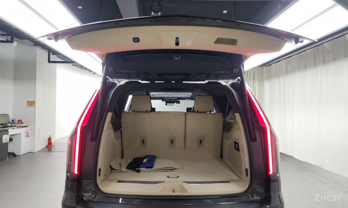 2021 Cadillac Escalade V 6.2 ESV ESV Sports Platinum с пробегом 74 400 км
