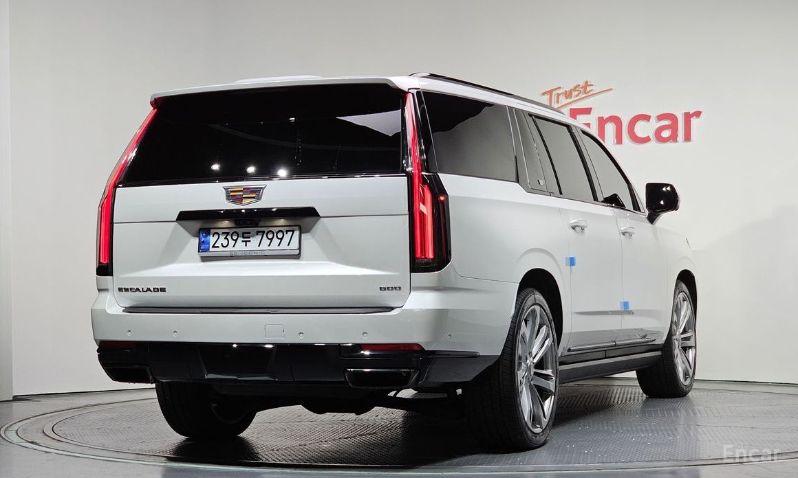 2025 Cadillac Escalade V 6.2 ESV ESV Sports Platinum с пробегом 3 995 км