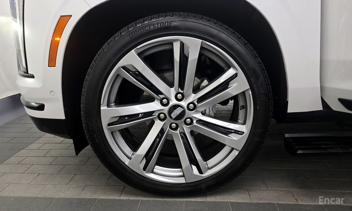 2025 Cadillac Escalade V 6.2 ESV ESV Sports Platinum с пробегом 3 995 км
