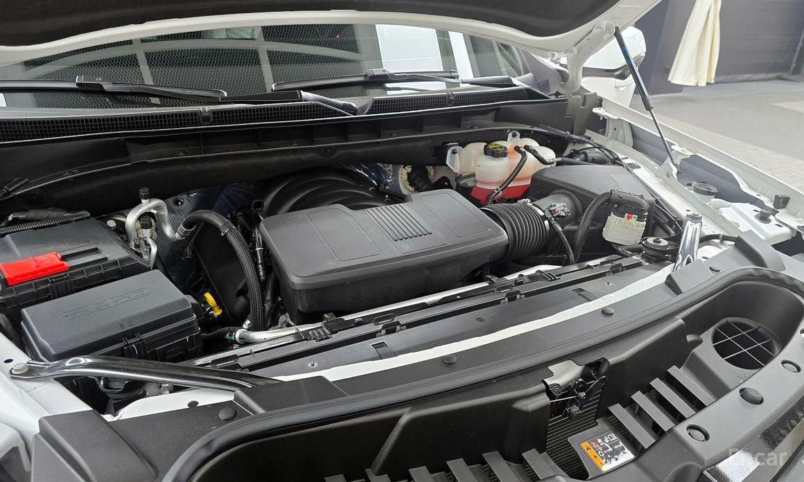 2025 Cadillac Escalade V 6.2 ESV ESV Sports Platinum с пробегом 3 995 км
