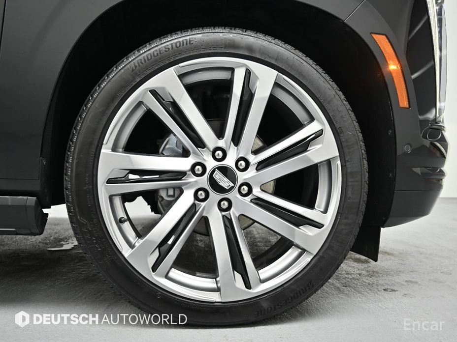 2025 Cadillac Escalade V 6.2 ESV ESV Sports Platinum с пробегом 3 935 км