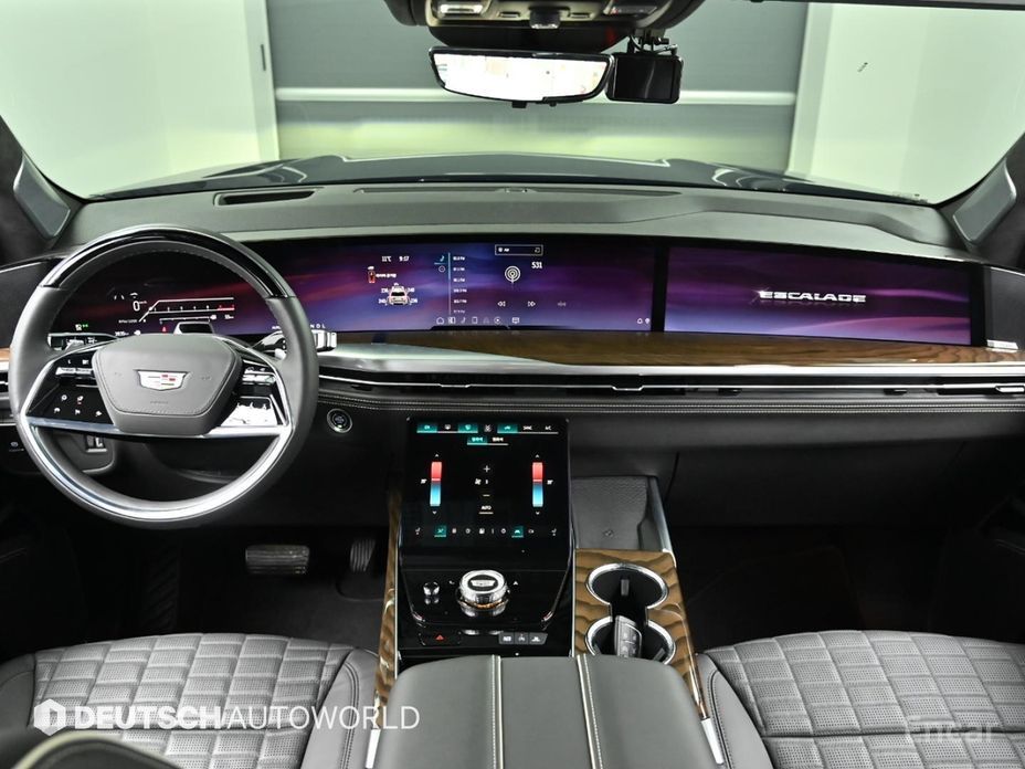 2025 Cadillac Escalade V 6.2 ESV ESV Sports Platinum с пробегом 3 935 км