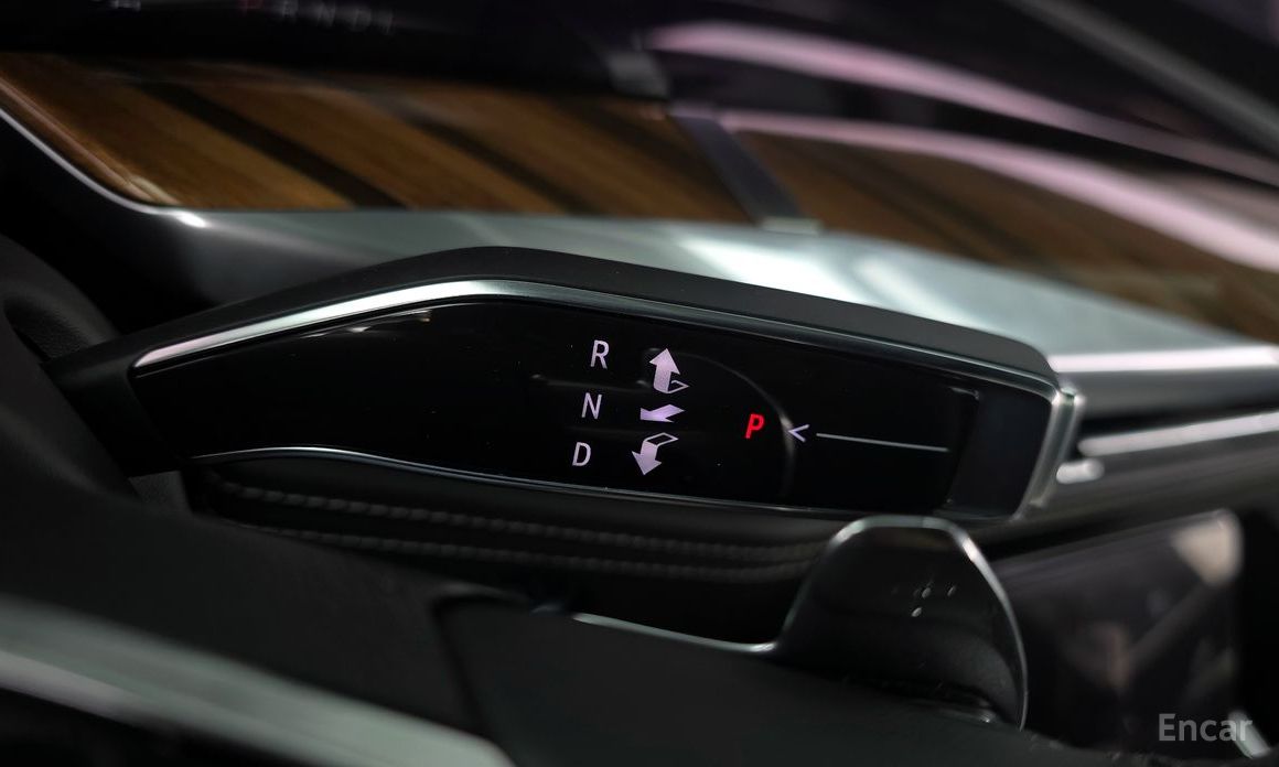 2025 Cadillac Escalade V 6.2 ESV ESV Sports Platinum с пробегом 3 995 км