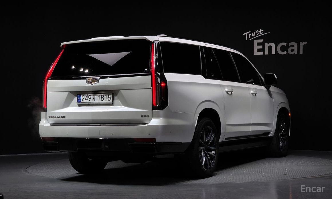 2023 Cadillac Escalade V 6.2 ESV ESV Sports Platinum с пробегом 33 678 км