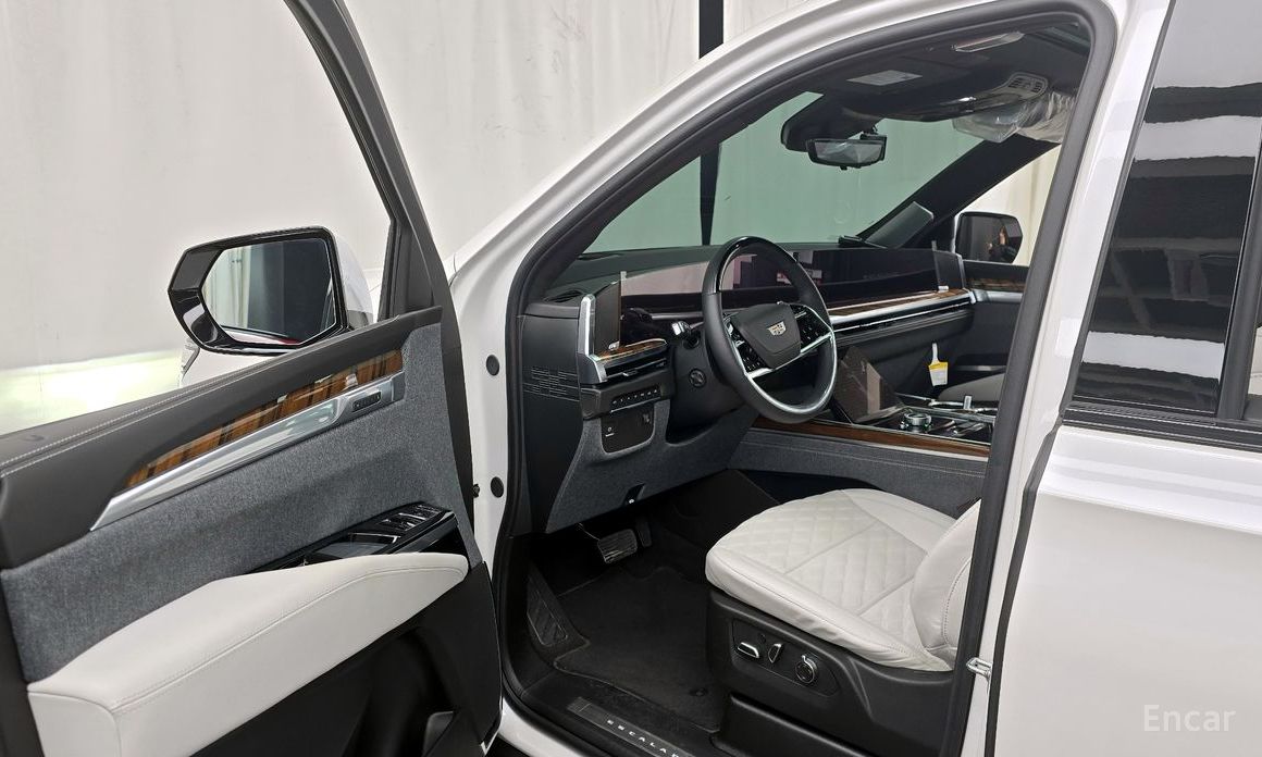 2025 Cadillac Escalade V 6.2 ESV ESV Sports Platinum с пробегом 3 995 км